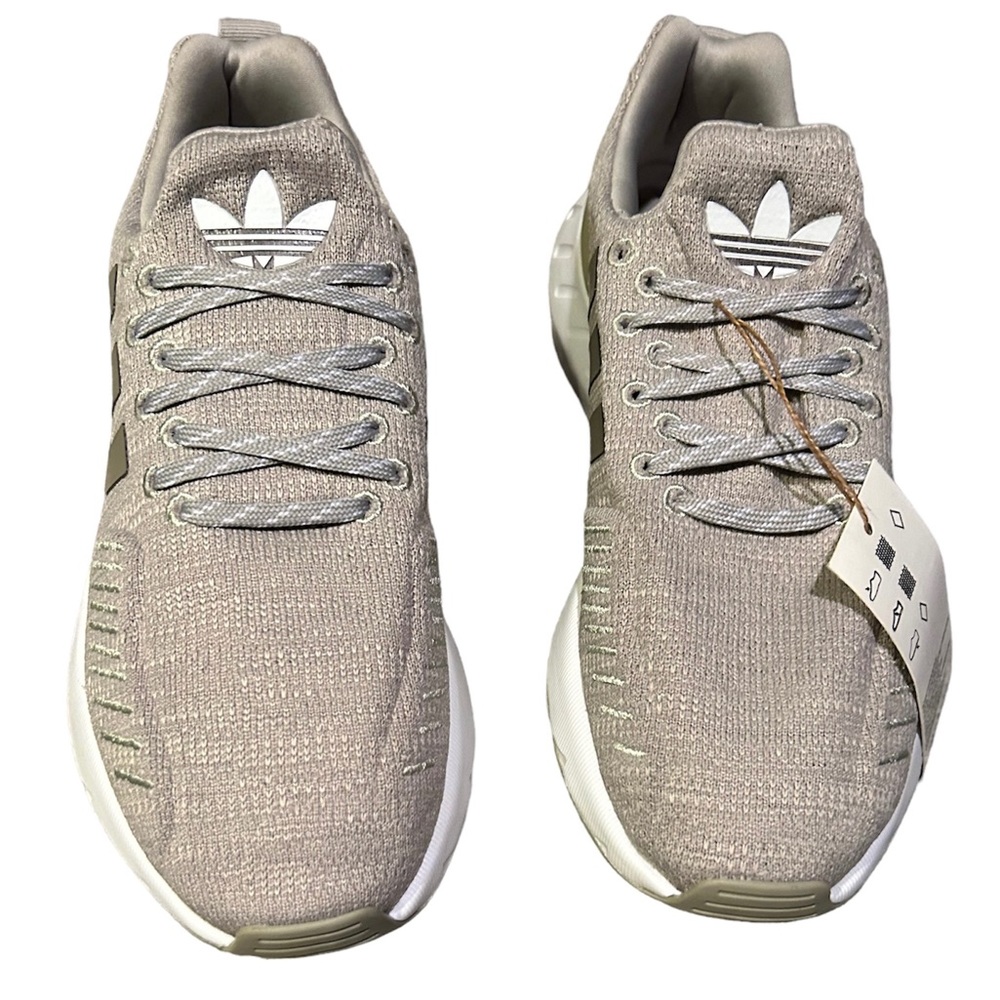 Adidas Swift Run 22 J Wonder Beige/ Sand Strata Size 8.5 BRAND NEW
